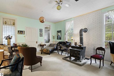 Step back in time with this extraordinary turn-of-the-century - photo 5