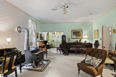 Step back in time with this extraordinary turn-of-the-century - photo 6