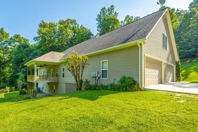 Welcome to this custom built 2006 home at 98 Etowah Ridge in - photo 6