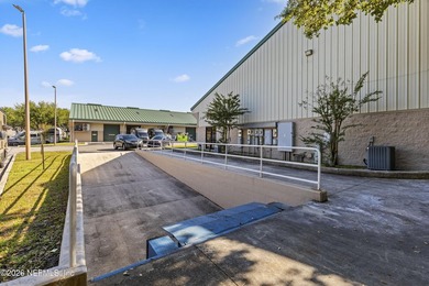 **END UNIT WAREHOUSE**DOUBLE UNIT**LOADING DOCK** This versatile - photo 10