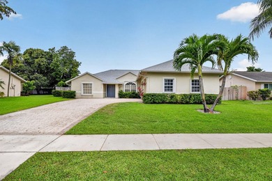 Immaculate 3 bedroom, 2 bathroom home with oversized side entry - photo 2
