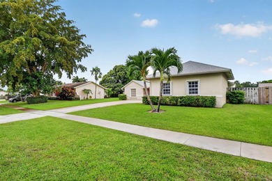 Immaculate 3 bedroom, 2 bathroom home with oversized side entry - photo 3