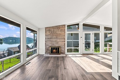 Welcome to Grandview Lake living at its finest - a mid-century - photo 14