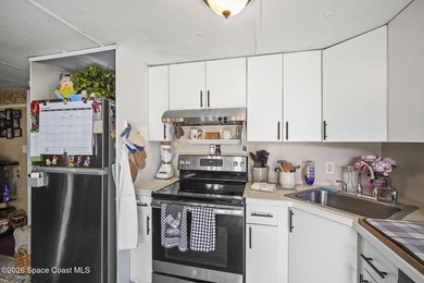 Charming two-bedroom modular home in desirable Port Malabar - photo 16