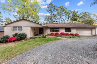 Spring Valley Lake Home For Sale in Whispering Pines North Carolina