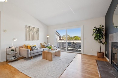 Experience resort-style living in the heart of Richmond Marina - photo 5