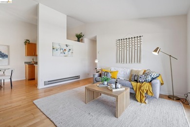 Experience resort-style living in the heart of Richmond Marina - photo 9