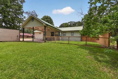 Located on a spacious corner lot, this waterfront 3-bedroom - photo 26