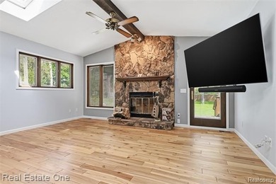 Beautifully situated on nearly half an acre, this inviting home - photo 3