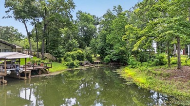 Located on a spacious corner lot, this waterfront 3-bedroom - photo 34
