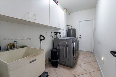 Welcome to this impressive 5-bedroom, 3-bathroom home located in - photo 22