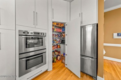 This amazingly luxurious three-bedroom townhome is set for - photo 24