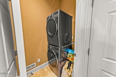 This amazingly luxurious three-bedroom townhome is set for - photo 32