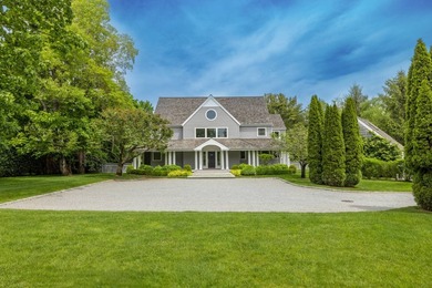 Set on a quiet private block in the heart of Water Mill, this - photo 1