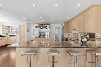 Set on a quiet private block in the heart of Water Mill, this - photo 8