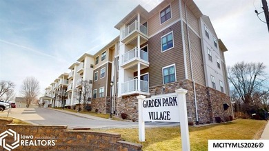 ENJOY THE COMFORT AND CONVENIENCE OF CONDO LIVING IN THIS BRIGHT - photo 1