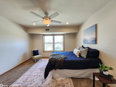 ENJOY THE COMFORT AND CONVENIENCE OF CONDO LIVING IN THIS BRIGHT - photo 8