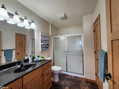 ENJOY THE COMFORT AND CONVENIENCE OF CONDO LIVING IN THIS BRIGHT - photo 9