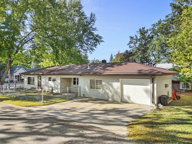 Houghton Lake Home Active Under Contract in Prudenville Michigan