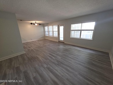 Welcome to this beautifully spacious 3-bedroom, 2-bath - photo 3