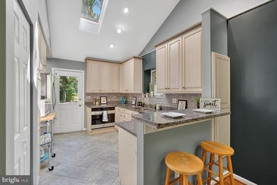 Tucked away on a private road in the heart of Cloverly, 1530 - photo 3