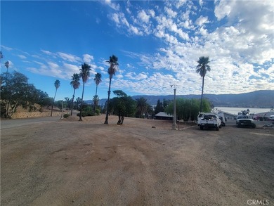 LOCATION ! ! ! Commercial corner lot with lake view. Easy access - photo 2