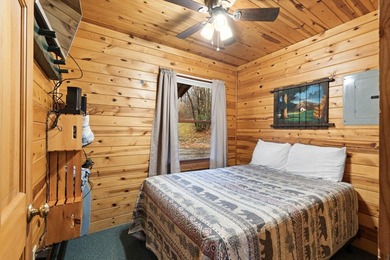 Charming and cozy, this Beaver Creek Resort cabin offers the - photo 9