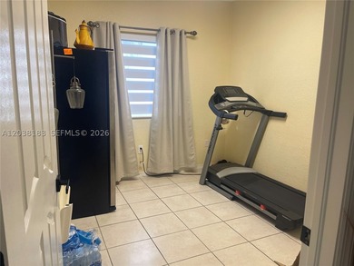 ENJOY THE CONFORT OF A SPACIOUS 4 BED WITH 3 FULL BATH TOWNHOUSE - photo 3