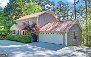 Charming updated waterfront home on Lake Hartwell in Martin, GA! - photo 1