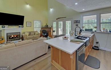 Charming updated waterfront home on Lake Hartwell in Martin, GA! - photo 4