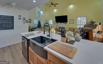 Charming updated waterfront home on Lake Hartwell in Martin, GA! - photo 5