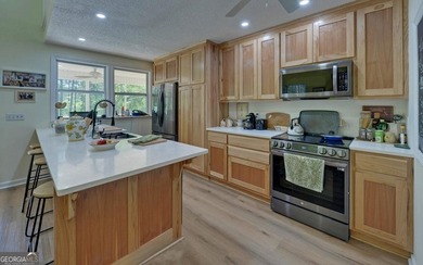 Charming updated waterfront home on Lake Hartwell in Martin, GA! - photo 7