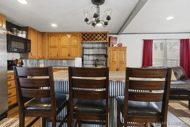 Welcome to this beautifully remodeled 3 bedroom, 2 bathroom - photo 14