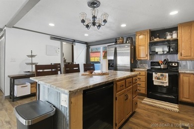 Welcome to this beautifully remodeled 3 bedroom, 2 bathroom - photo 16