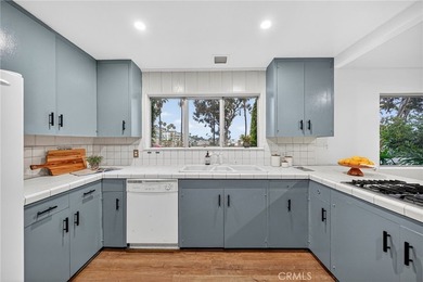 Welcome to Huntington Harbour! Located in the prestigious - photo 18