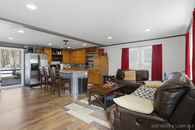Welcome to this beautifully remodeled 3 bedroom, 2 bathroom - photo 19