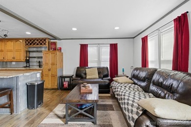 Welcome to this beautifully remodeled 3 bedroom, 2 bathroom - photo 20
