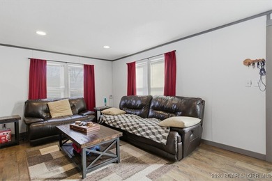 Welcome to this beautifully remodeled 3 bedroom, 2 bathroom - photo 21