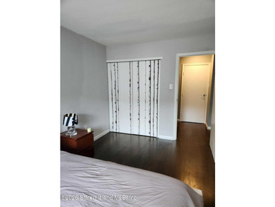 Absolutely beautiful and fully updated townhouse conveniently - photo 21