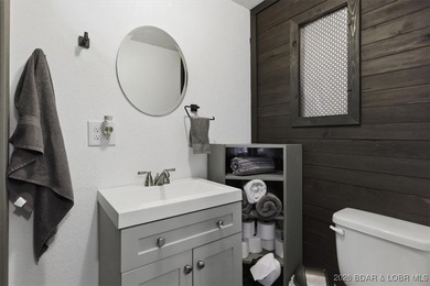 Welcome to this beautifully remodeled 3 bedroom, 2 bathroom - photo 23