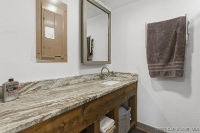 Welcome to this beautifully remodeled 3 bedroom, 2 bathroom - photo 25