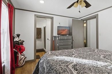Welcome to this beautifully remodeled 3 bedroom, 2 bathroom - photo 26