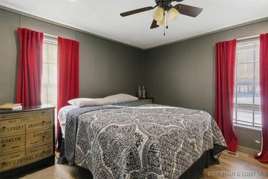Welcome to this beautifully remodeled 3 bedroom, 2 bathroom - photo 28