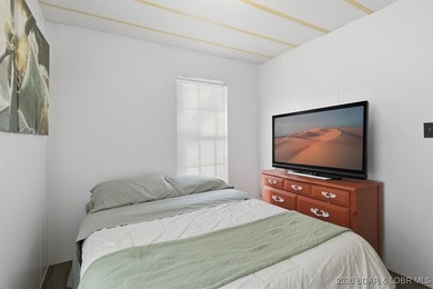 Welcome to this beautifully remodeled 3 bedroom, 2 bathroom - photo 30