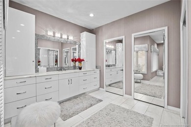 A truly exceptional offering within a secure gated enclave - photo 30
