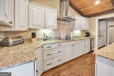 4Bedroom Lakefront Home with rustic charm & modern finishes. - photo 32