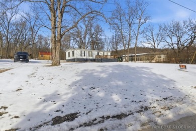 Welcome to this beautifully remodeled 3 bedroom, 2 bathroom - photo 34