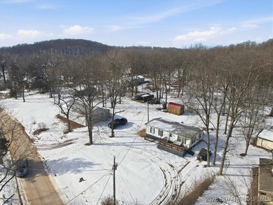 Welcome to this beautifully remodeled 3 bedroom, 2 bathroom - photo 36