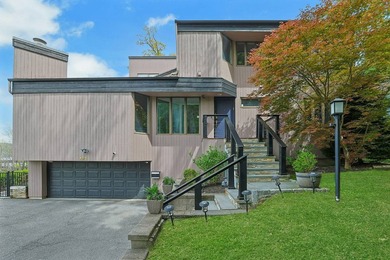 Exclusive New Listing Majestic Hudson River Views: Modern & - photo 2