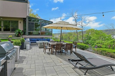 Exclusive New Listing Majestic Hudson River Views: Modern & - photo 8
